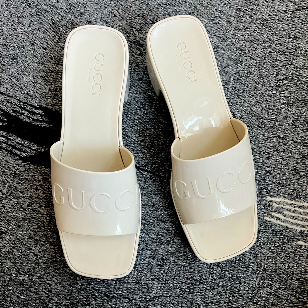 Gucci Women’s Cream Logo Slide Sandals